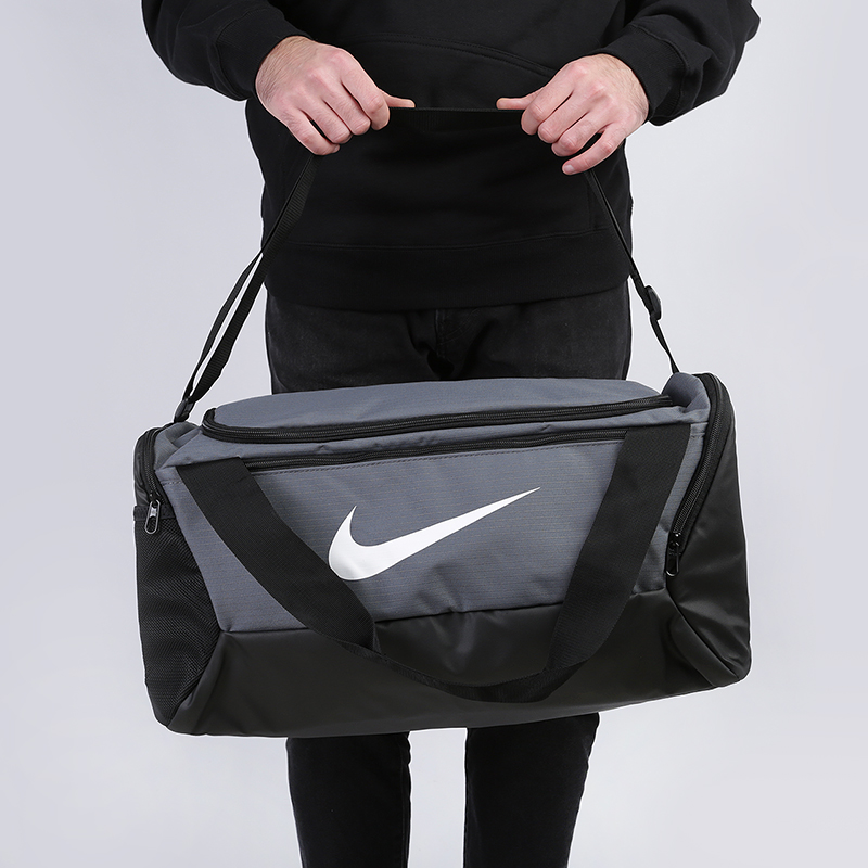  серая сумка Nike Brasilia Training Duffel Bag 41L BA5957-026 - цена, описание, фото 1